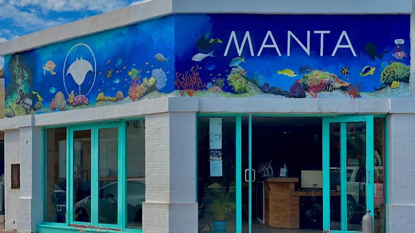 Manta Dive & Snorkel Cancun & Isla Mujers hero image