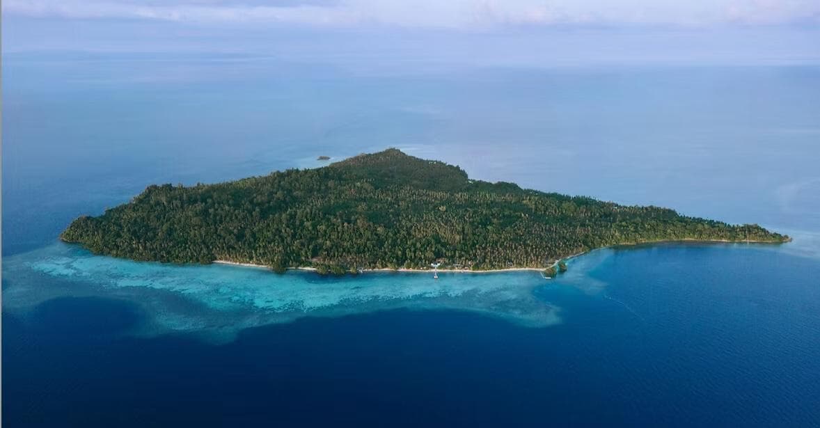 Reconnect retreat on Buka Buka Island with dive boat at sunset