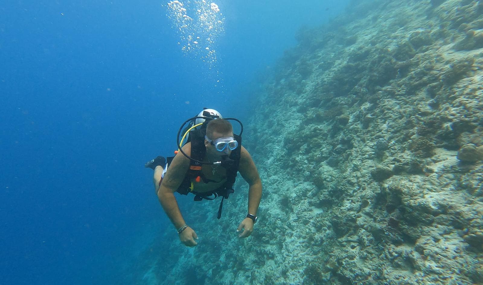 Dhigurah Arches dive spot